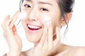 保湿是20-30岁女性护肤的关键。
