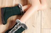 雪地靴成为冬季鞋的主流。